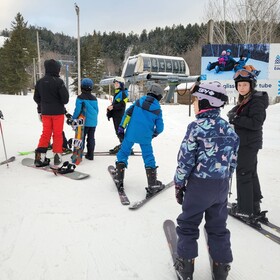 Quelle merveilleuse soirée de ski avec les élèves de SJB au Mont Edelweiss!